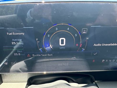 Used 2025 Chevrolet Traverse LT w/ Driver Confidence Package FWD image 2