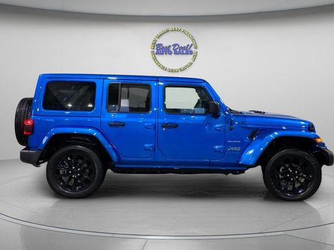 Used 2023 Jeep Wrangler Unlimited Sahara w/ Cold Weather Group AWD/4WD image 6