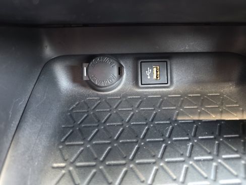 Used 2025 Toyota RAV4 SE AWD/4WD image 25