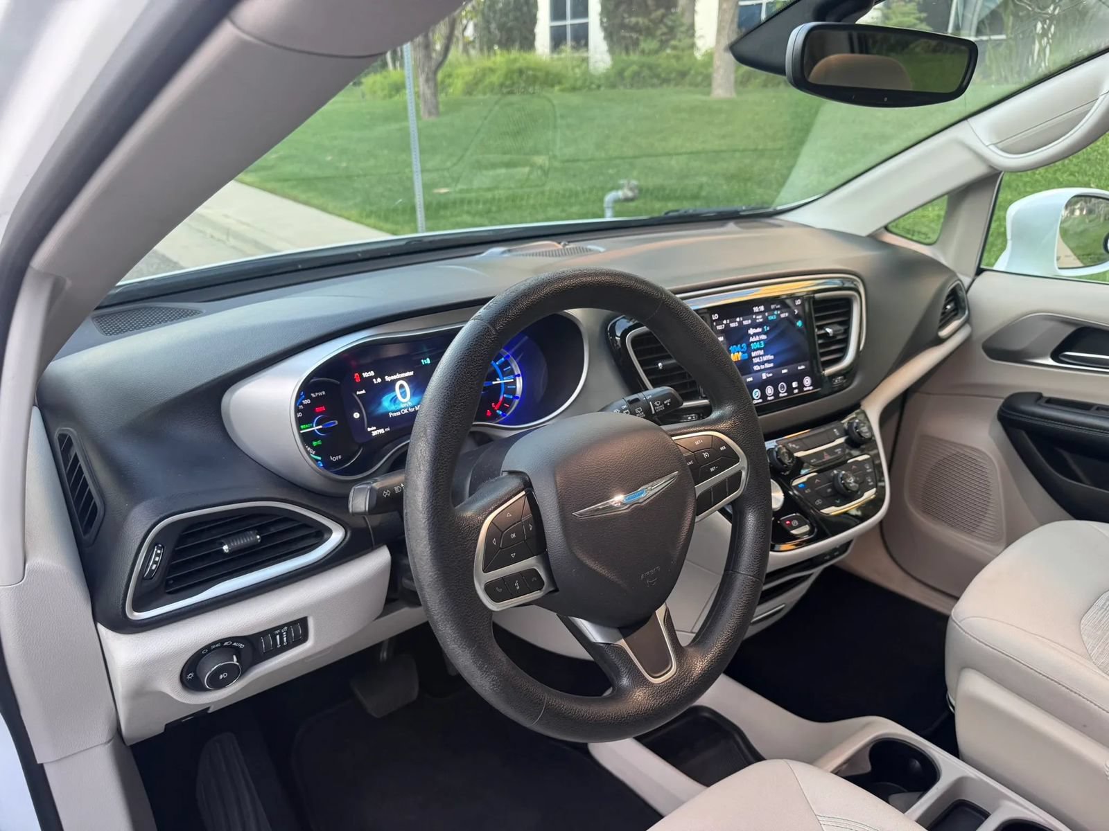 Used 2019 Chrysler Pacifica Touring Plus FWD image 22