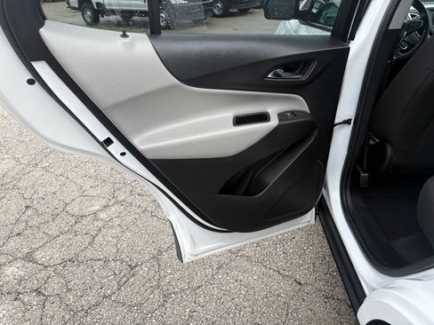 Used 2020 Chevrolet Equinox LS AWD/4WD image 14