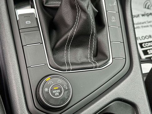 Certified 2022 Volkswagen Taos SE w/ Panoramic Sunroof Package image 28