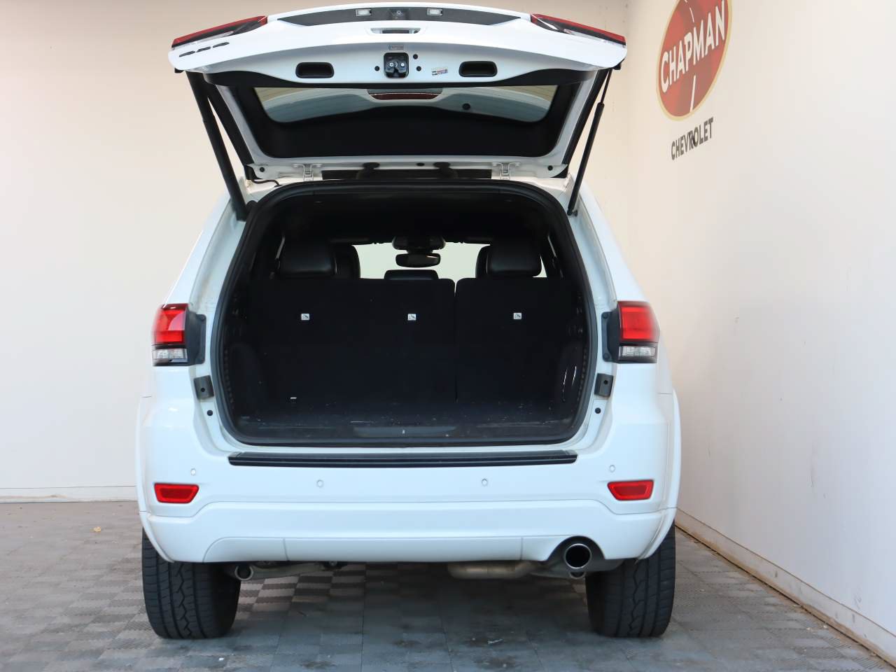 Used 2018 Jeep Grand Cherokee Altitude AWD/4WD image 5