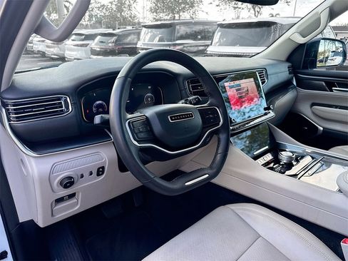 Used 2023 Jeep Wagoneer L 4WD image 10