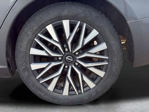 Used 2024 Nissan Altima 2.5 SV FWD image 29