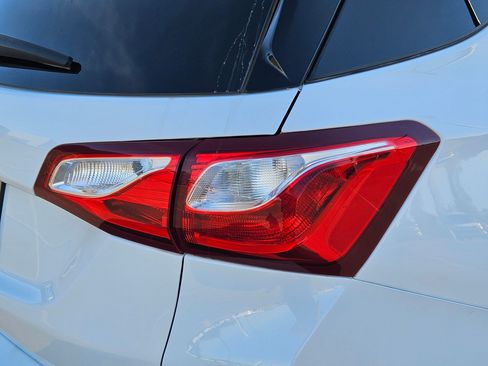 Certified 2021 Chevrolet Equinox LS w/ LS Convenience Package FWD image 12