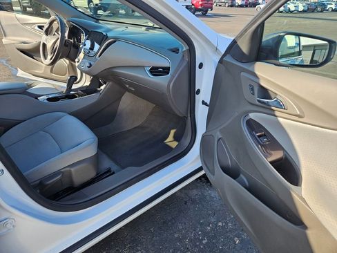 Used 2020 Chevrolet Malibu LS image 19