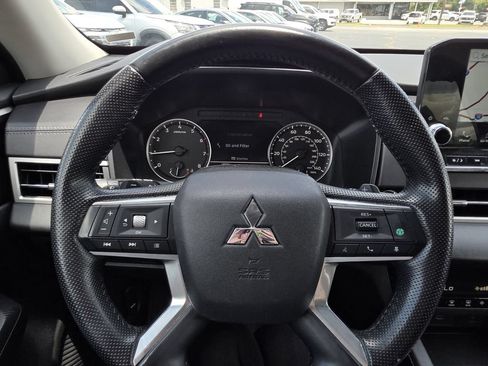 Used 2024 Mitsubishi Outlander SE FWD image 27
