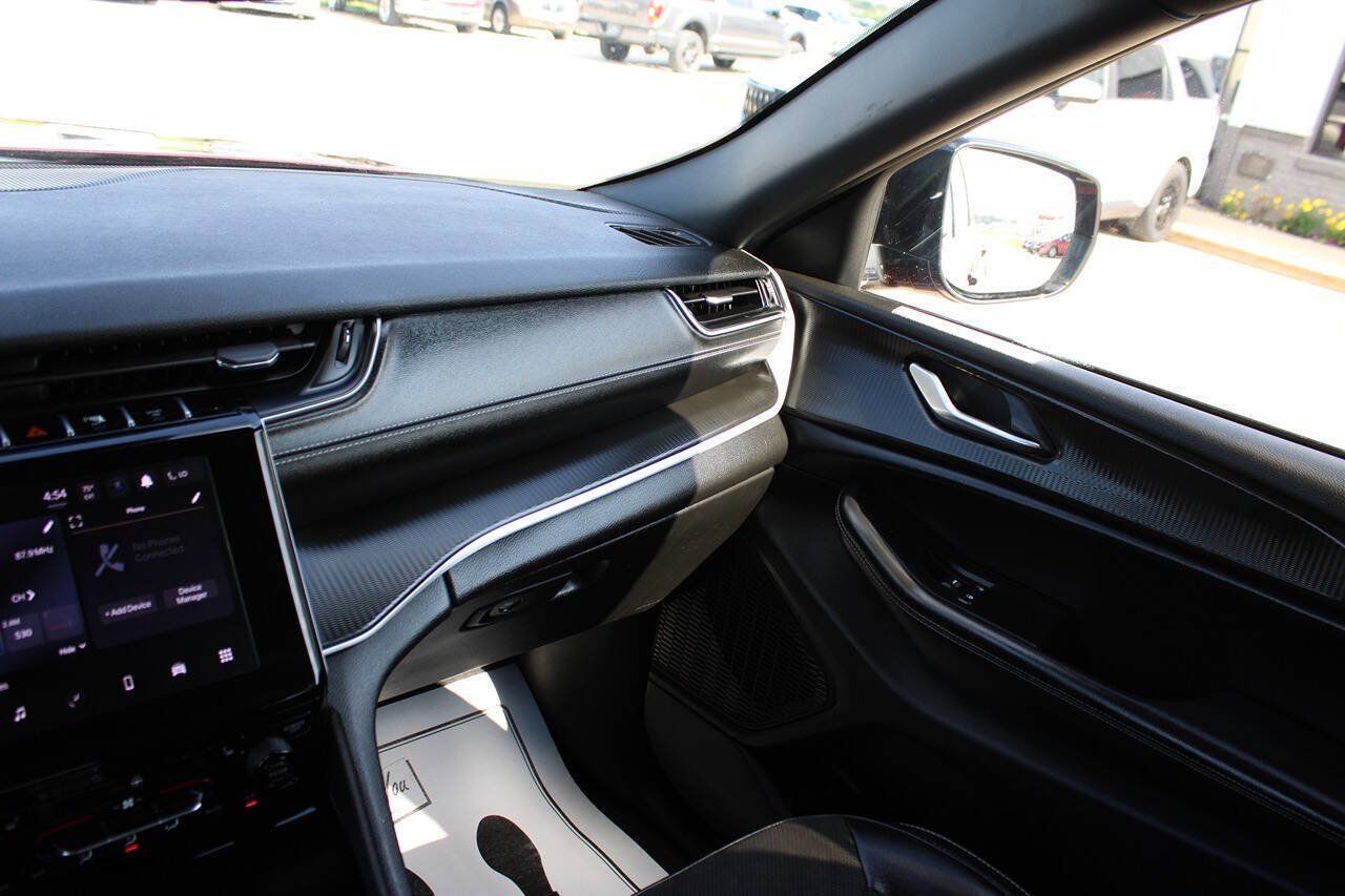 Used 2023 Jeep Grand Cherokee Altitude AWD/4WD image 18