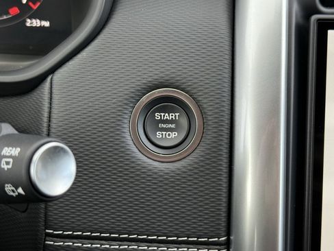 Certified 2025 Land Rover Discovery Dynamic SE image 27