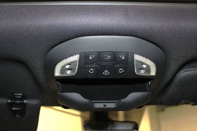 Certified 2025 Chrysler Pacifica Limited FWD image 25