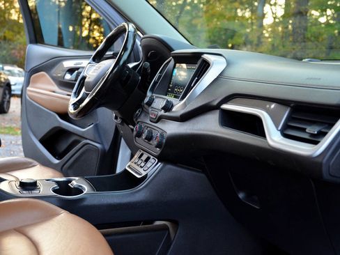 Used 2019 GMC Terrain SLT w/ Preferred Package image 12