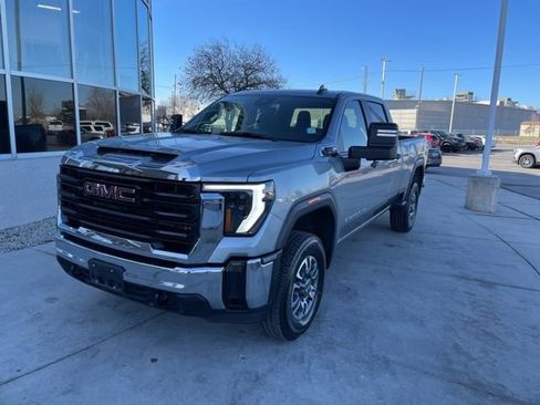 Used 2024 GMC Sierra 3500 Pro w/ Convenience Package AWD/4WD image 2