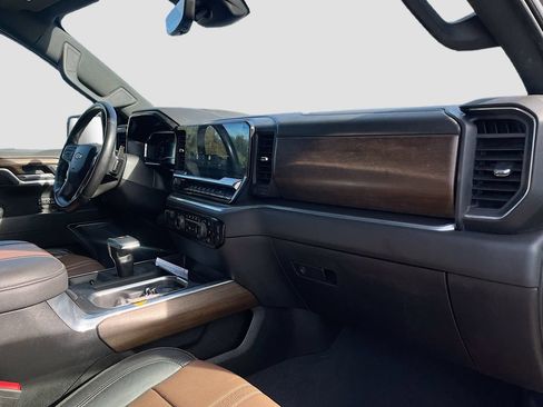 Used 2023 Chevrolet Silverado 1500 High Country w/ High Country Premium Package AWD/4WD image 28