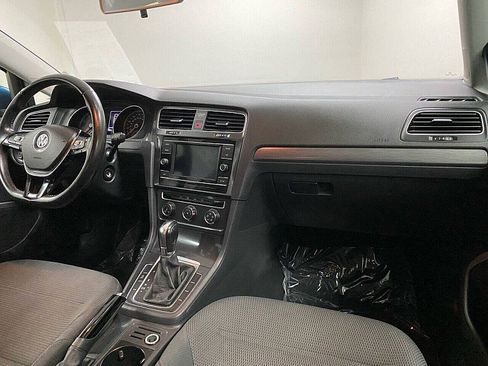 Used 2019 Volkswagen Golf SE image 20