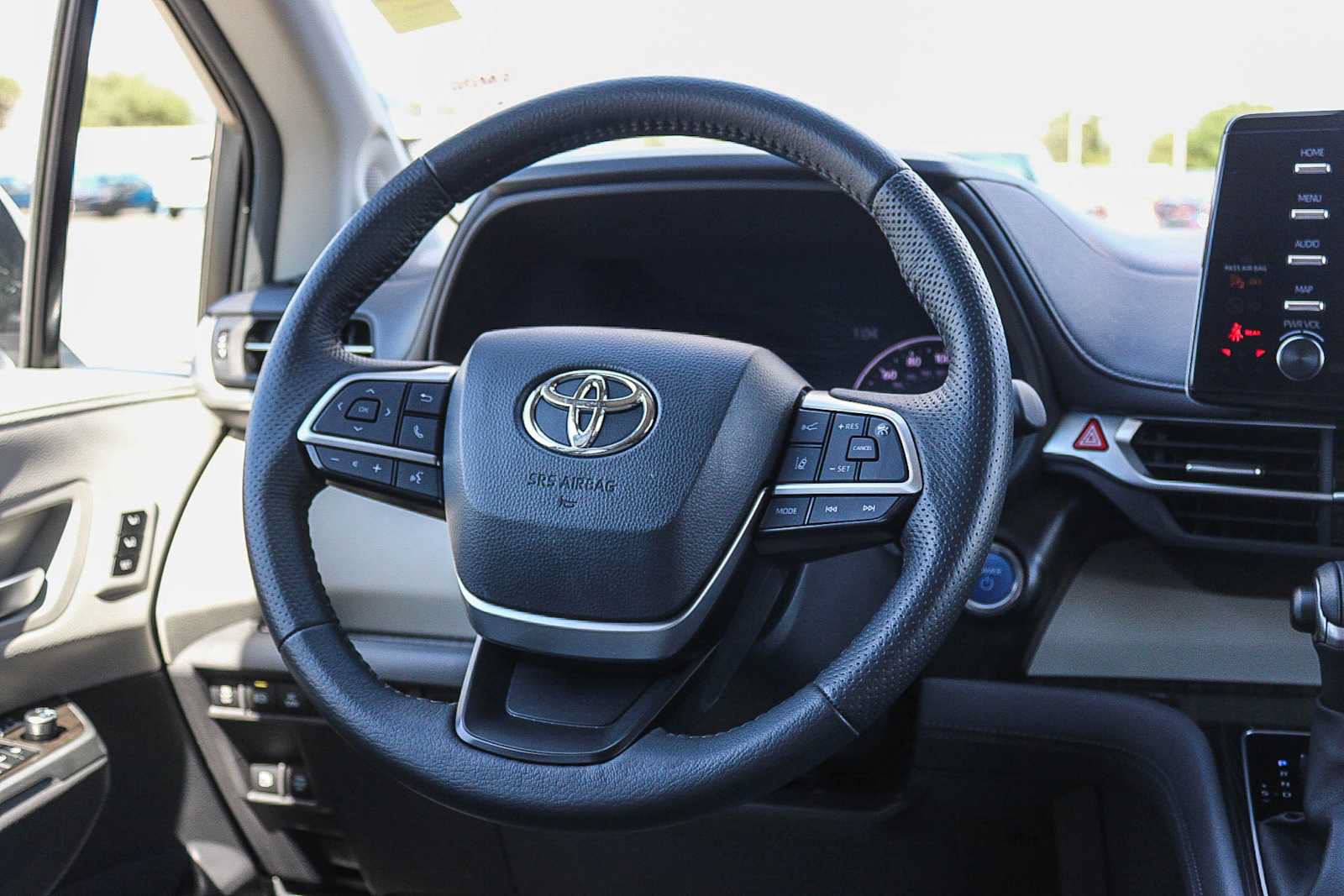 Used 2024 Toyota Sienna Limited AWD/4WD image 15