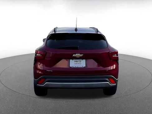 Used 2025 Chevrolet Trax LT image 11