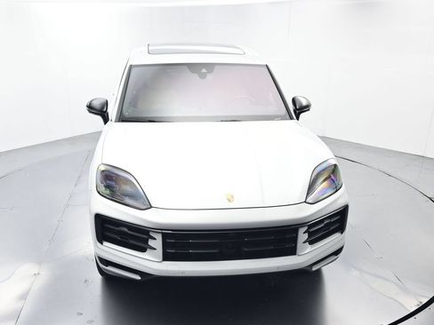 Certified 2024 Porsche Cayenne AWD/4WD image 45