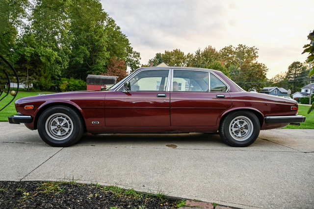 Used 1987 Jaguar XJ6 RWD image 2