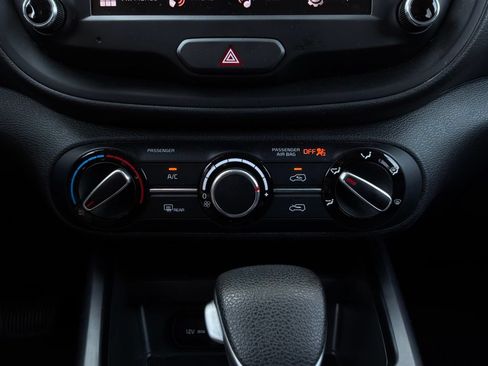 Used 2025 Kia Soul LX w/ LX Technology Package FWD image 27