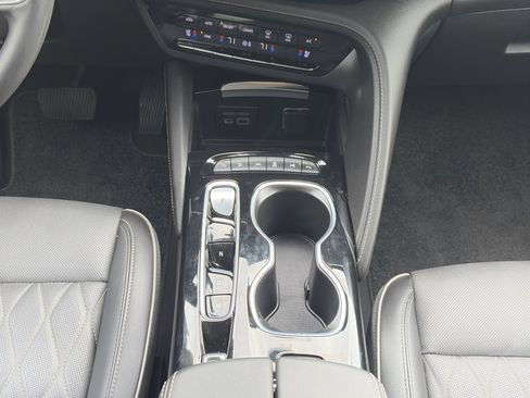 Used 2023 Buick Envision Avenir image 24