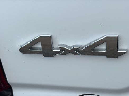 Used 2017 Toyota Tacoma SR5 w/ Tow Package AWD/4WD image 27
