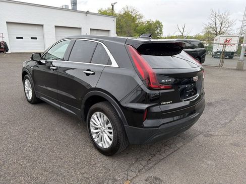 Used 2024 Cadillac XT4 Luxury w/ Cold Weather Package FWD image 3