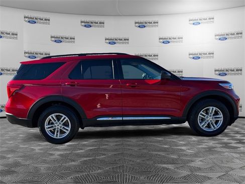 Used 2021 Ford Explorer XLT w/ Equipment Group 202A image 6