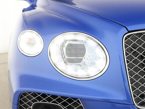 Used 2021 Bentley Bentayga Base image 34