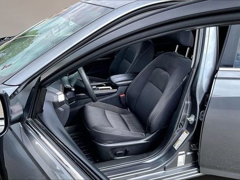 Used 2023 Nissan Altima 2.5 SV image 18