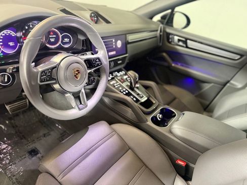 Used 2023 Porsche Cayenne S Platinum w/ Premium Package Plus image 20