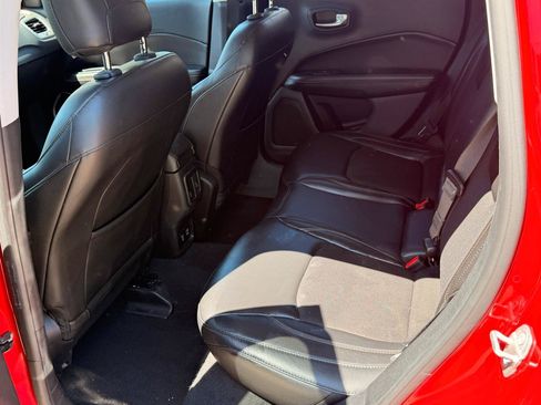 Used 2018 Jeep Compass Latitude w/ Popular Equipment Group AWD/4WD image 17