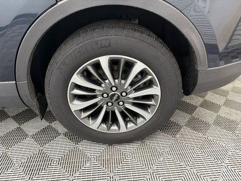 Used 2022 Lincoln Nautilus FWD w/ Premium Package image 21