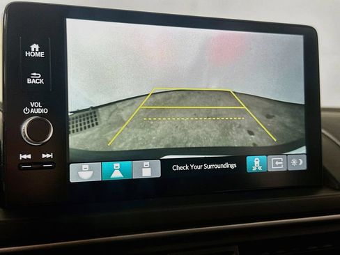 Used 2025 Honda Pilot Touring image 10