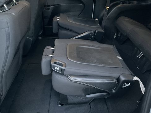 Used 2023 Chrysler Pacifica Touring image 36