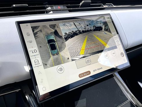 Used 2025 Land Rover Range Rover Sport image 21