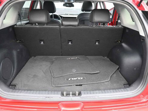 Used 2022 Kia Niro Touring Special Edition FWD image 12