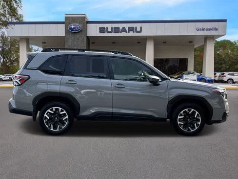 Used 2025 Subaru Forester Premium AWD/4WD image 7