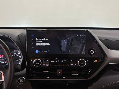 Used 2023 Toyota Highlander Bronze Edition image 23