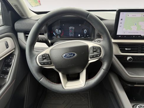 Used 2025 Ford Explorer Active w/ Active Comfort Package RWD image 12