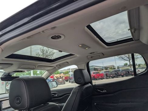 Used 2020 GMC Acadia Denali w/ Trailering Package AWD/4WD image 3
