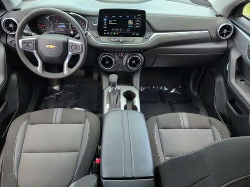Used 2025 Chevrolet Blazer LT FWD image 25