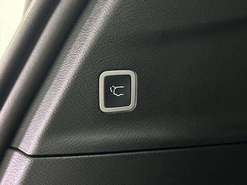 New 2026 Chrysler Pacifica Select AWD/4WD image 11