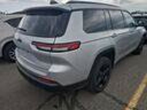 Used 2023 Jeep Grand Cherokee L Laredo AWD/4WD image 4