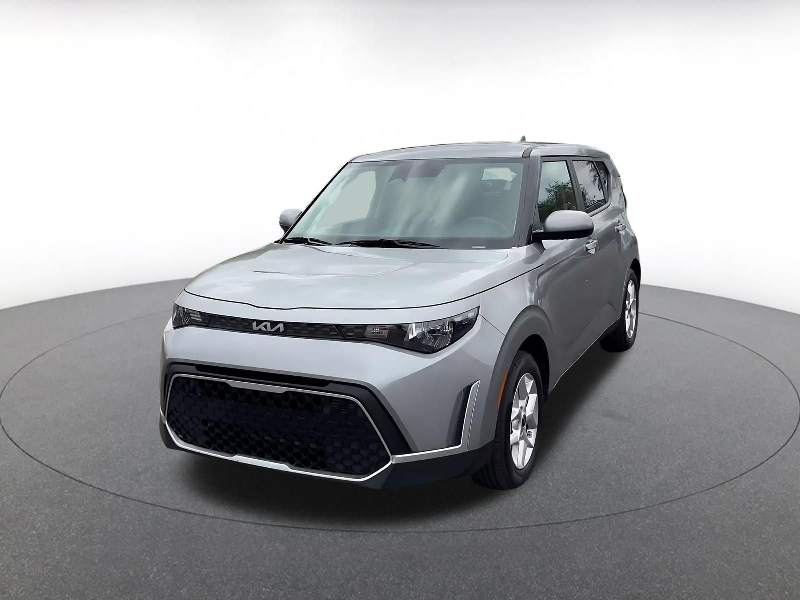 Used 2025 Kia Soul LX w/ LX Technology Package FWD image 6