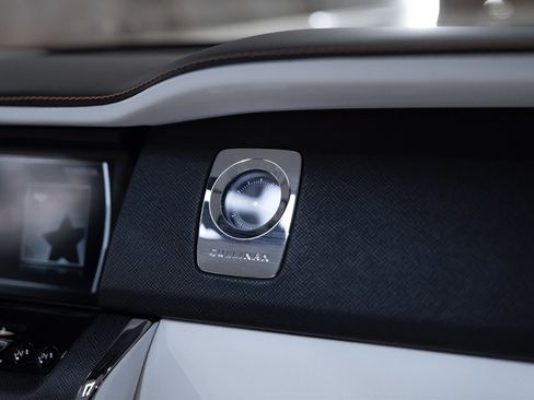 Used 2023 Rolls-Royce Cullinan w/ Cullinan Package image 52