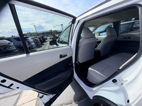 Used 2022 Toyota Corolla Cross LE image 12