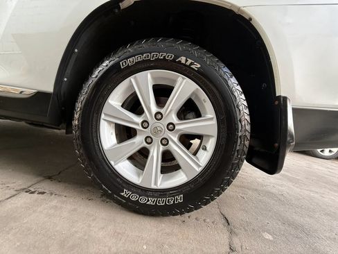 Used 2013 Toyota Highlander Plus AWD/4WD image 26