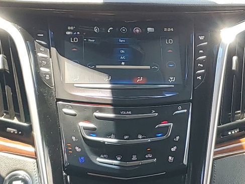 Used 2019 Cadillac Escalade Luxury AWD/4WD image 14
