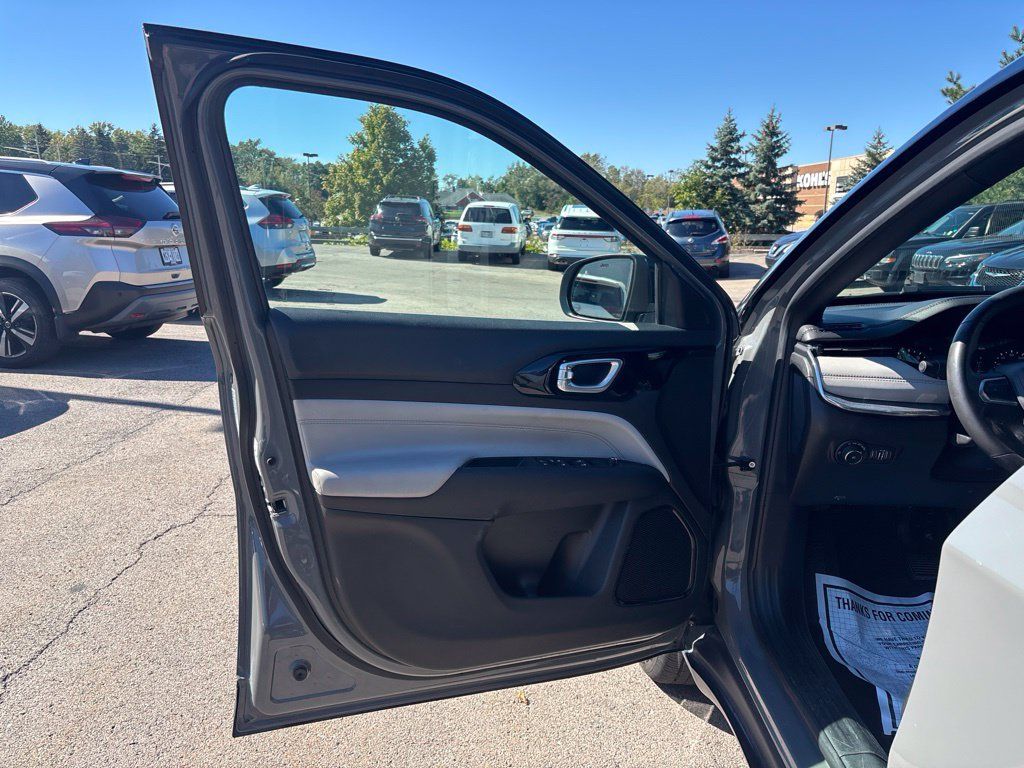 Used 2024 Jeep Compass Limited AWD/4WD image 16